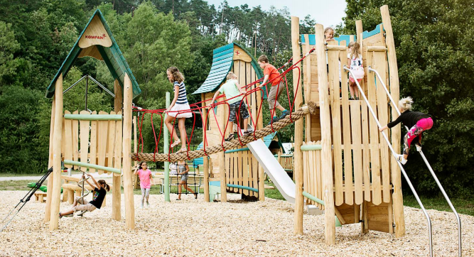 陕西飞鲸游乐：如何保养不锈钢滑梯呢？