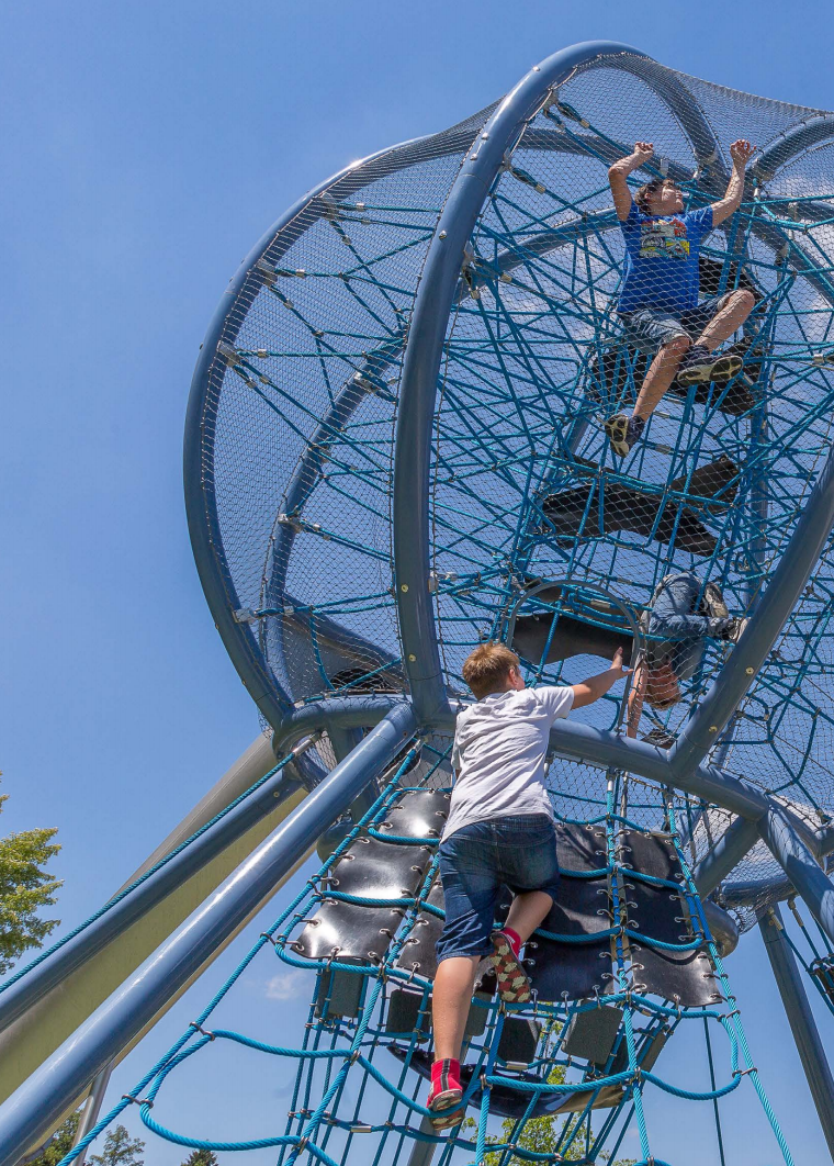 户外儿童陕西游乐设施采用哪种材质更好？